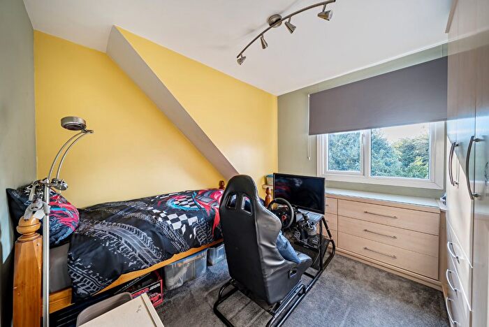 3 Bedroom Chalet For Sale In Lent Rise Road, Taplow, Buckinghamshire, SL6