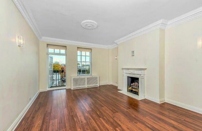 3 Bedroom Apartment To Rent In St. Johns Wood Road, St Johns Wood, London, NW8