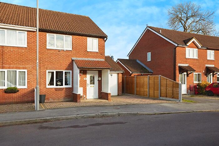 3 Bedroom Semi-Detached House For Sale In Beaufoy Close, Shaftesbury, SP7