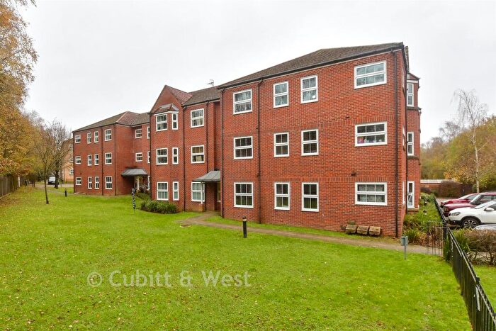 2 Bedroom Apartment For Sale In Lucas Close, Maidenbower, Crawley, West Sussex, RH10