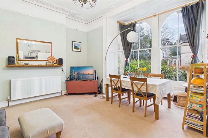 2 Bedroom Flat For Sale In Cotham Road, Cotham, BS6