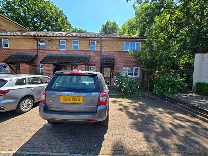 2 Bedroom Flat To Rent In Seacroft Gardens, Watford, Hertfordshire, WD19