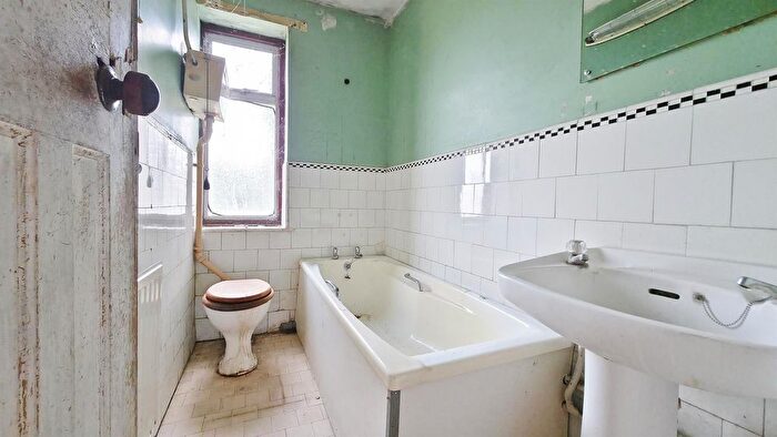 2 Bedroom Detached Bungalow For Sale In Halstead Road, Kirby Cross, CO13
