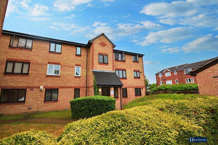 1 Bedroom Flat For Sale In Naunton Way, Hornchurch, RM12