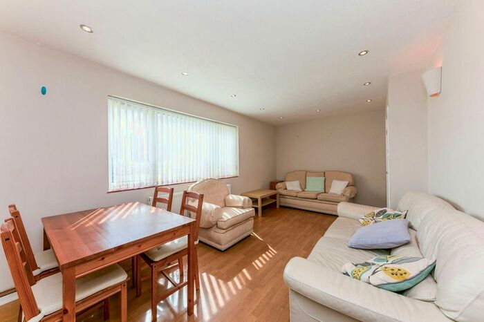 3 Bedroom Semi-Detached House To Rent In Homestall, Guildford GU2