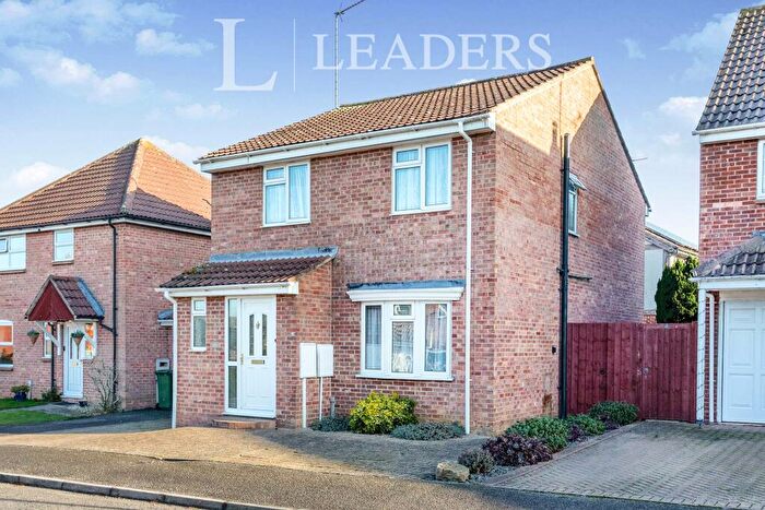 4 Bedroom Link Detached House To Rent In Badgers, Buckingham, MK18