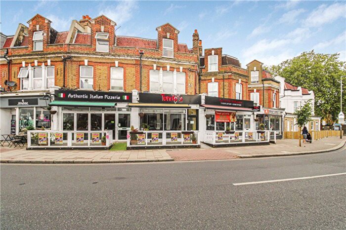 2 Bedroom Flat To Rent In Replingham Road, London, SW18