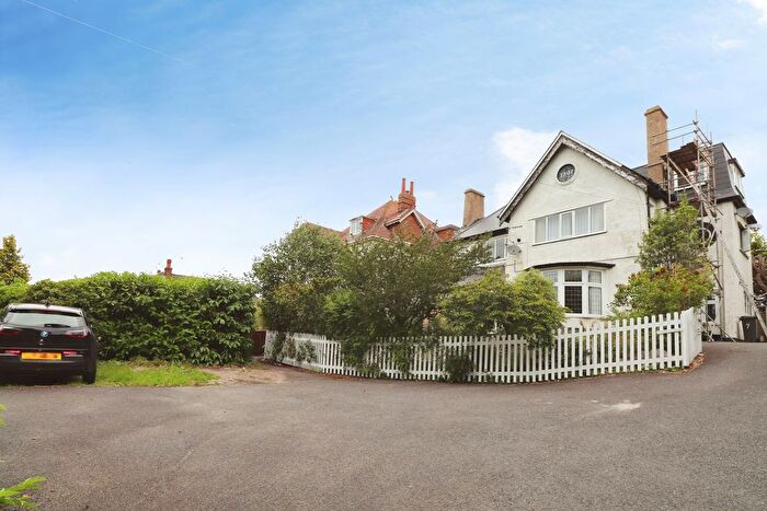 2 Bedroom Flat To Rent In Richmond Park Avenue, Bournemouth, BH8
