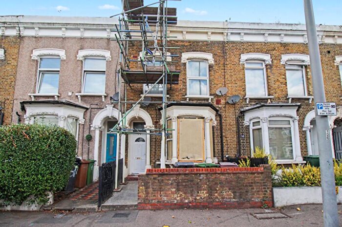 1 Bedroom Flat For Sale In Ground Floor Flat, High Road, London, E11