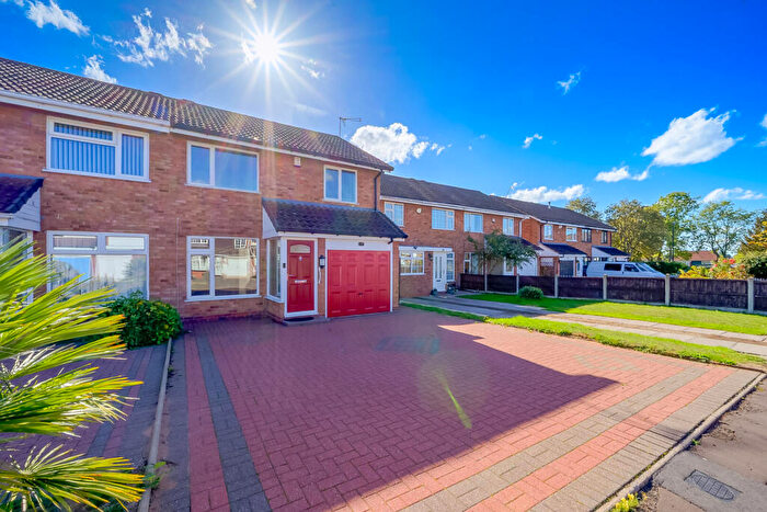 3 Bedroom Semi Detached House For Sale In Stoneywood Road, - No Onwards Chain, CV2