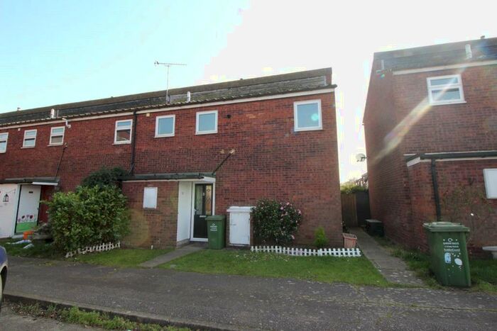 3 Bedroom End Of Terrace House To Rent In Gaywood, SS15