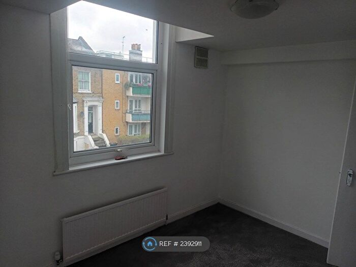 2 Bedroom Flat To Rent In Forest Road, London, E8