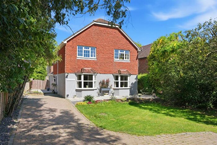 4 Bedroom Detached House For Sale In Arundel Road, Fontwell, BN18