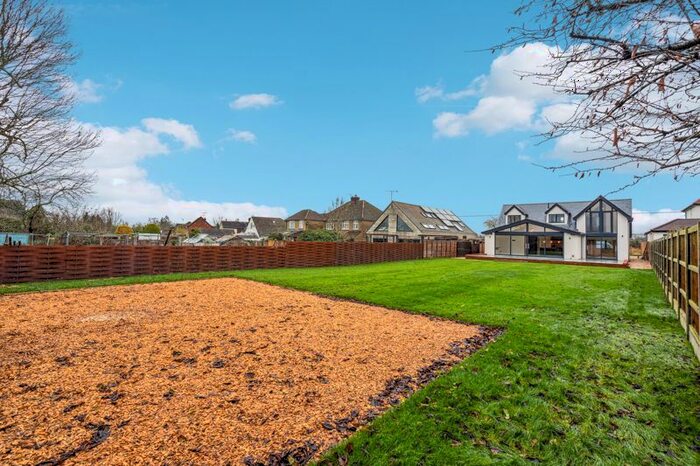 4 Bedroom Detached House For Sale In Shootacre Lane, Princes Risborough, HP27