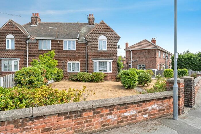 3 Bedroom Semi Detached House For Sale In Milne Road, Bircotes, Doncaster, DN11