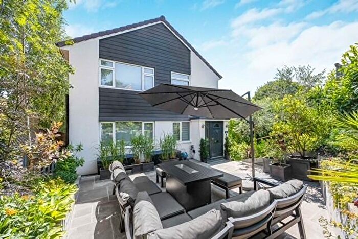 2 Bedroom Maisonette To Rent In Deanfield Road Henley On Thames, RG9