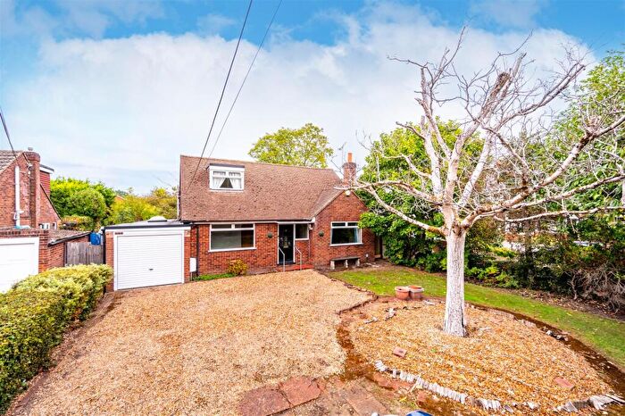 4 Bedroom Detached Bungalow For Sale In Reading Road, Winnersh, Wokingham, RG41