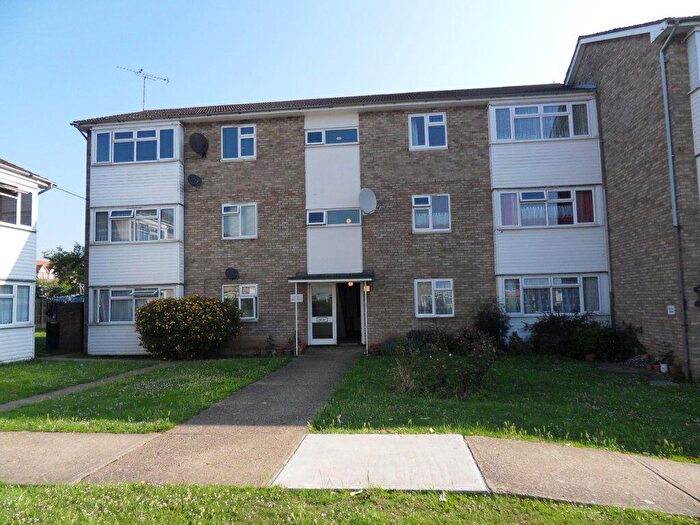 2 Bedroom Flat To Rent In Essex Close - Online Registration Required, SS6