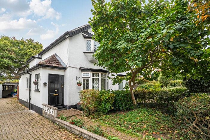 2 Bedroom House For Sale In Glebe House Drive, Hayes, BR2