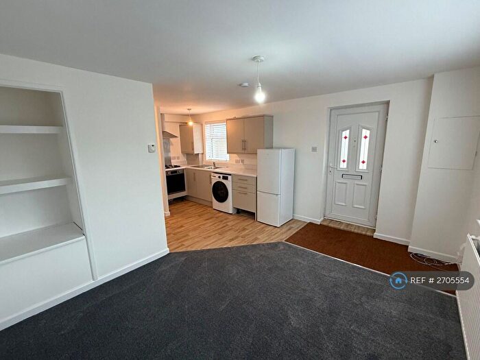 1 Bedroom Flat To Rent In Wesley Street, Swindon, SN1