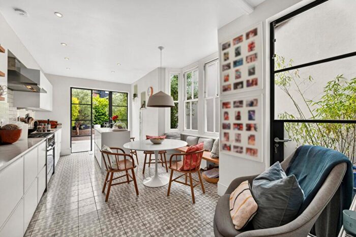 5 Bedroom Terraced House For Sale In Mercers Road, Upper Holloway, N19