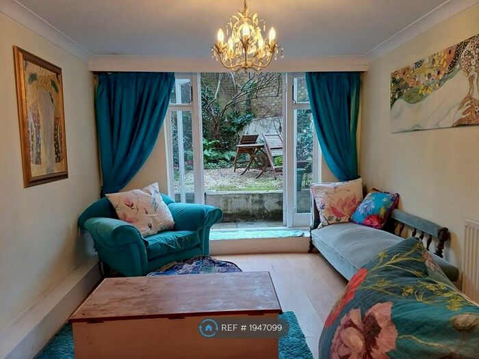 2 Bedroom Flat To Rent In Wandsworth Bridge Road, London, SW6