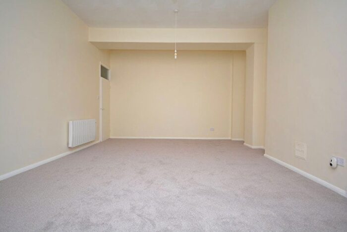 1 Bedroom Flat To Rent In Carlton Mansions, Sweyn Road, Cliftonville, CT9