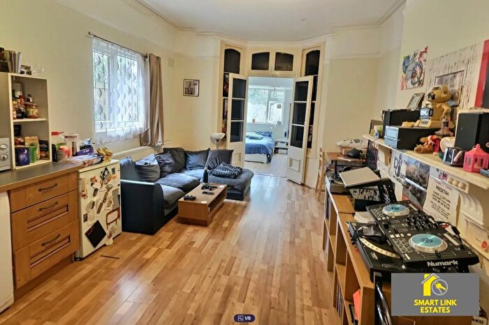 1 Bedroom Flat To Rent In Earlham Grove, London, E7