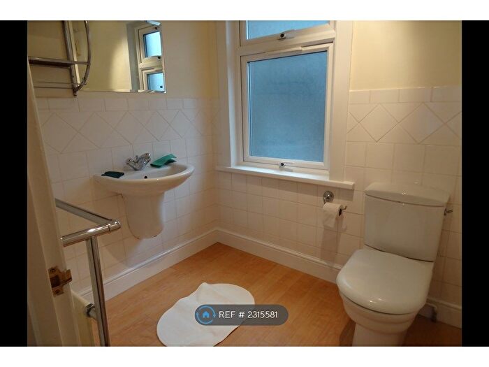 1 Bedroom Flat To Rent In Palace Road, London, SW2