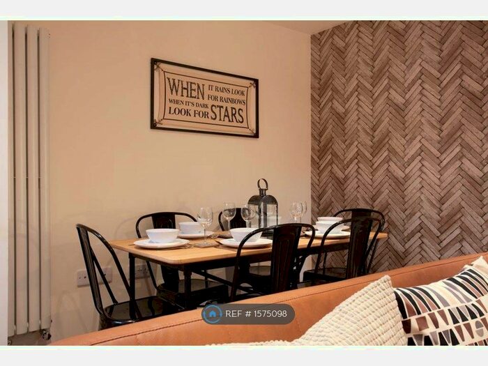 2 Bedroom Flat To Rent In East Parade, Harrogate, HG1