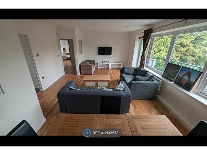 2 Bedroom Flat To Rent In Dove Park, Pinner, HA5