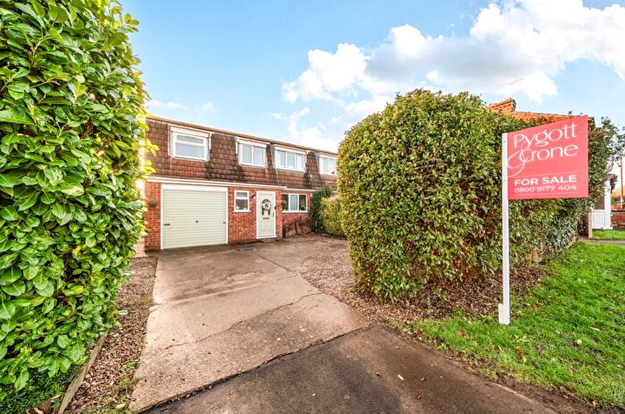 3 Bedroom Semi Detached House For Sale In Gonerby Road, Gonerby Hill Foot, NG31