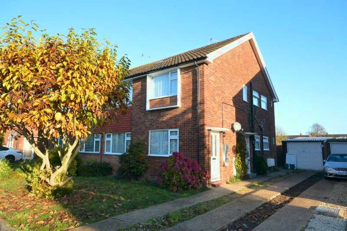 2 Bedroom Maisonette Flat To Rent In Lavender Road, West Ewell, Surrey, KT19