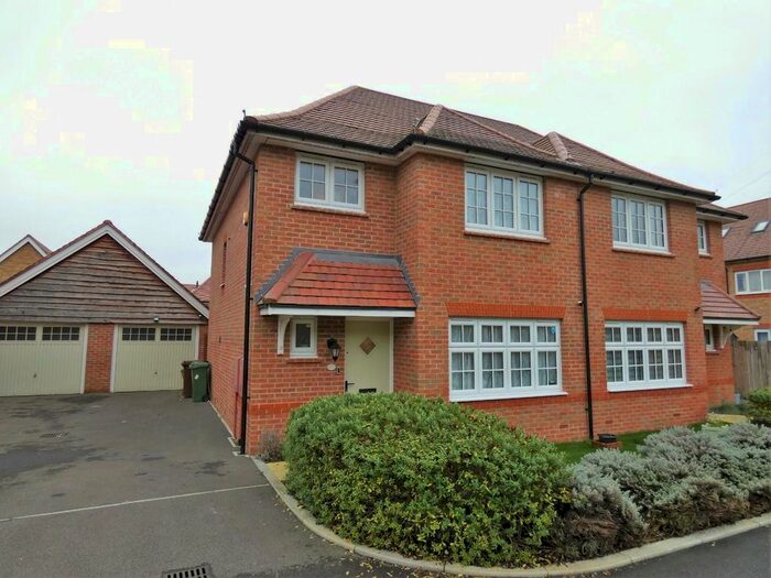 3 Bedroom Semi-Detached House To Rent In Kiln Way, Halling, Rochester, ME2