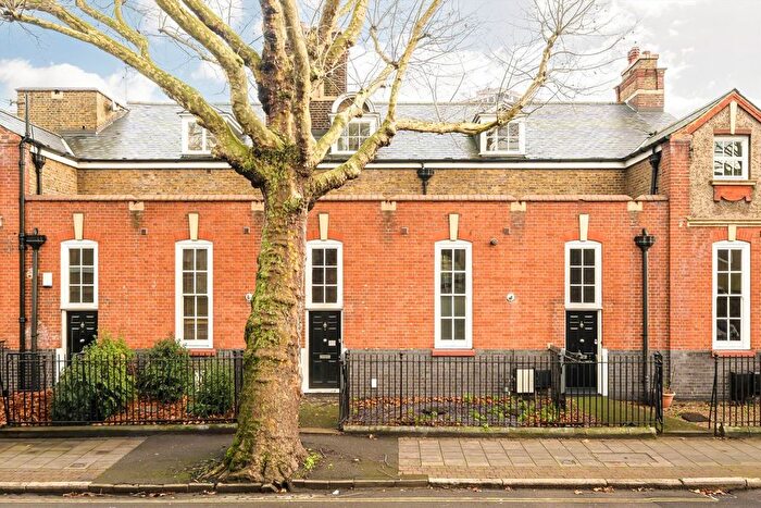 3 Bedroom Property For Sale In Asylum Road, Peckham, SE15