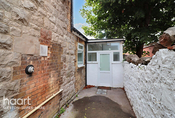 2 Bedroom Flat For Sale In Charlton Road, Weston-Super-Mare, BS23