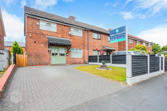 4 Bedroom Semi-Detached House For Sale In Longshaw Drive, Worsley, M28