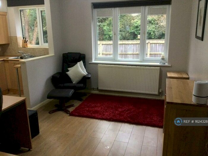 1 Bedroom Maisonette To Rent In Maplecroft, SP2