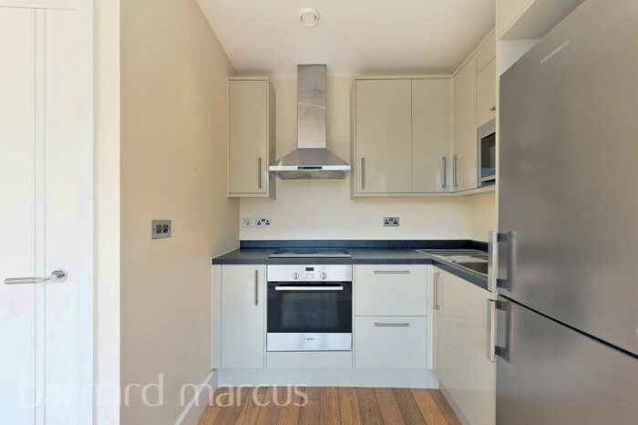 1 Bedroom Flat To Rent In Barnsbury Lane, Surbiton, KT5