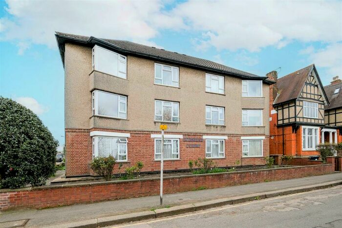 2 Bedroom Flat To Rent In Fairmead Court Forest Avenue, Chingford, E4