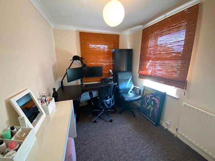 2 Bedroom Apartment To Rent In Warren Down, Bracknell, Berkshire, RG42