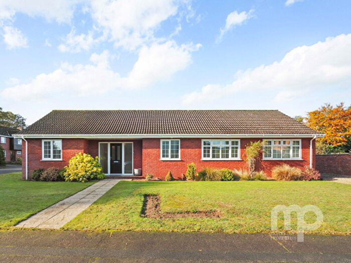 4 Bedroom Detached House For Sale In Carrs Hill Close, Costessey, Norwich, NR8