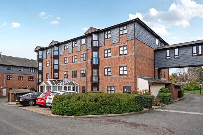 1 Bedroom Apartment For Sale In Woodville Grove, Welling, Kent, DA16