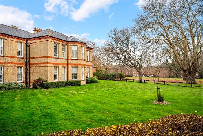 1 Bedroom Flat For Sale In Horton Crescent, Epsom, KT19