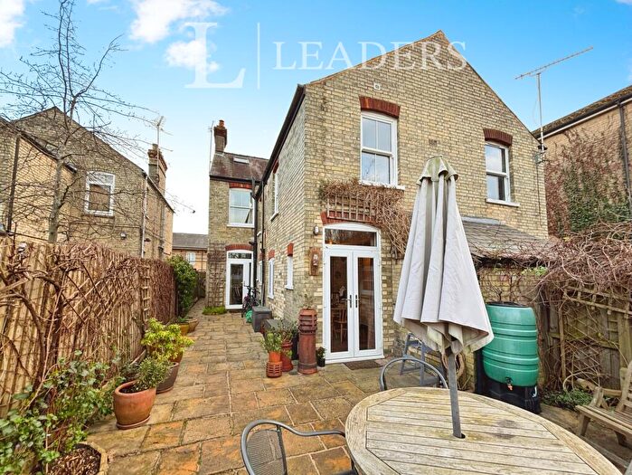 3 Bedroom Semi-Detached House To Rent In Elizabeth Way, CB4
