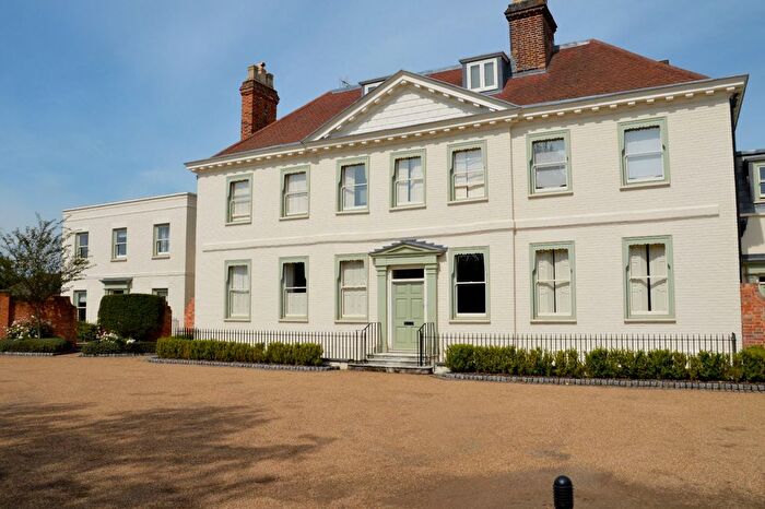 2 Bedroom Flat To Rent In Parkers Lane, Ashtead, KT21