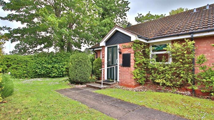 2 Bedroom House For Sale In Shephard Mead, Tewkesbury, GL20