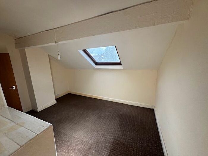 2 Bedroom Flat To Rent In Cross Green Avenue, Cross Green, Leeds, LS9