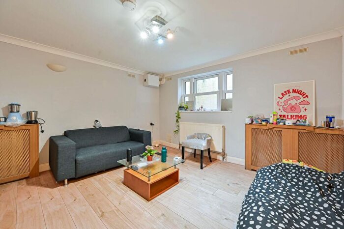 1 Bedroom Flat To Rent In Camberwell New Road, Camberwell, London, SE5