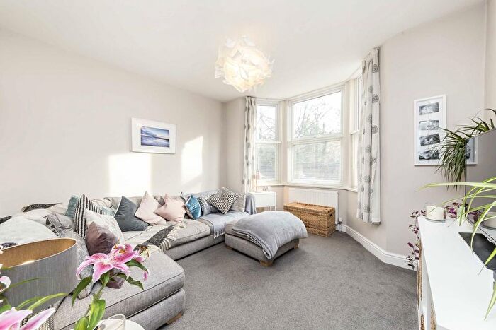 2 Bedroom Flat To Rent In Leigham Vale, Streatham, SW16